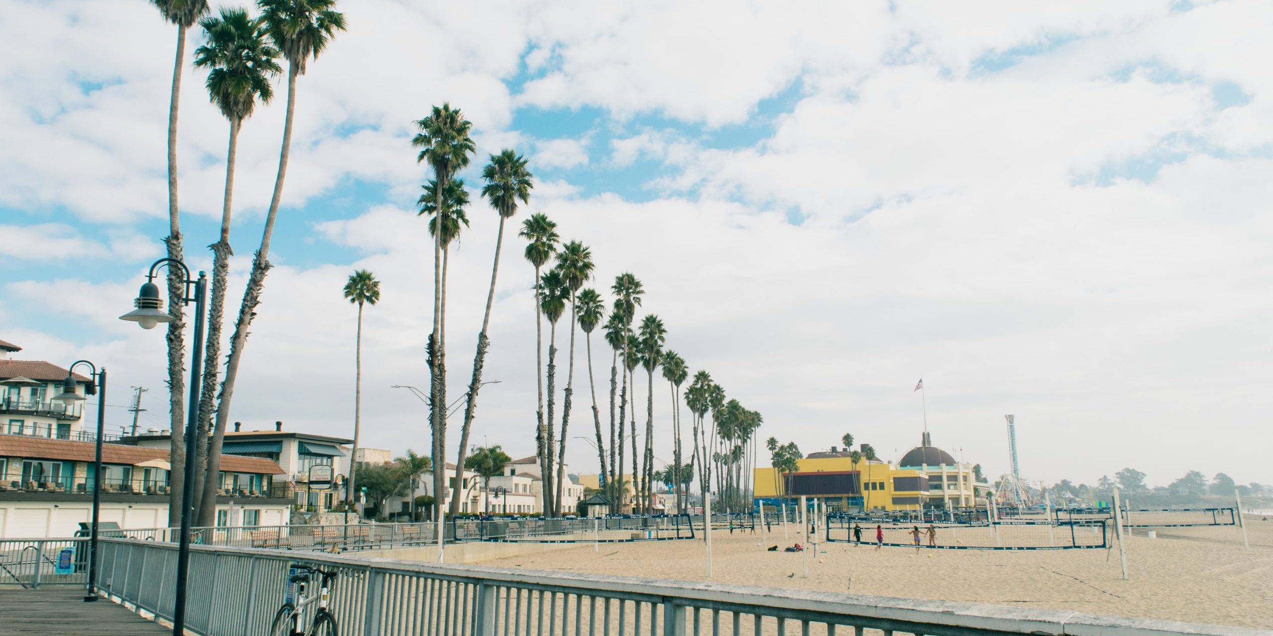 california-beaches-santa-barbra-in-cloudy-weather-RRRK3L2