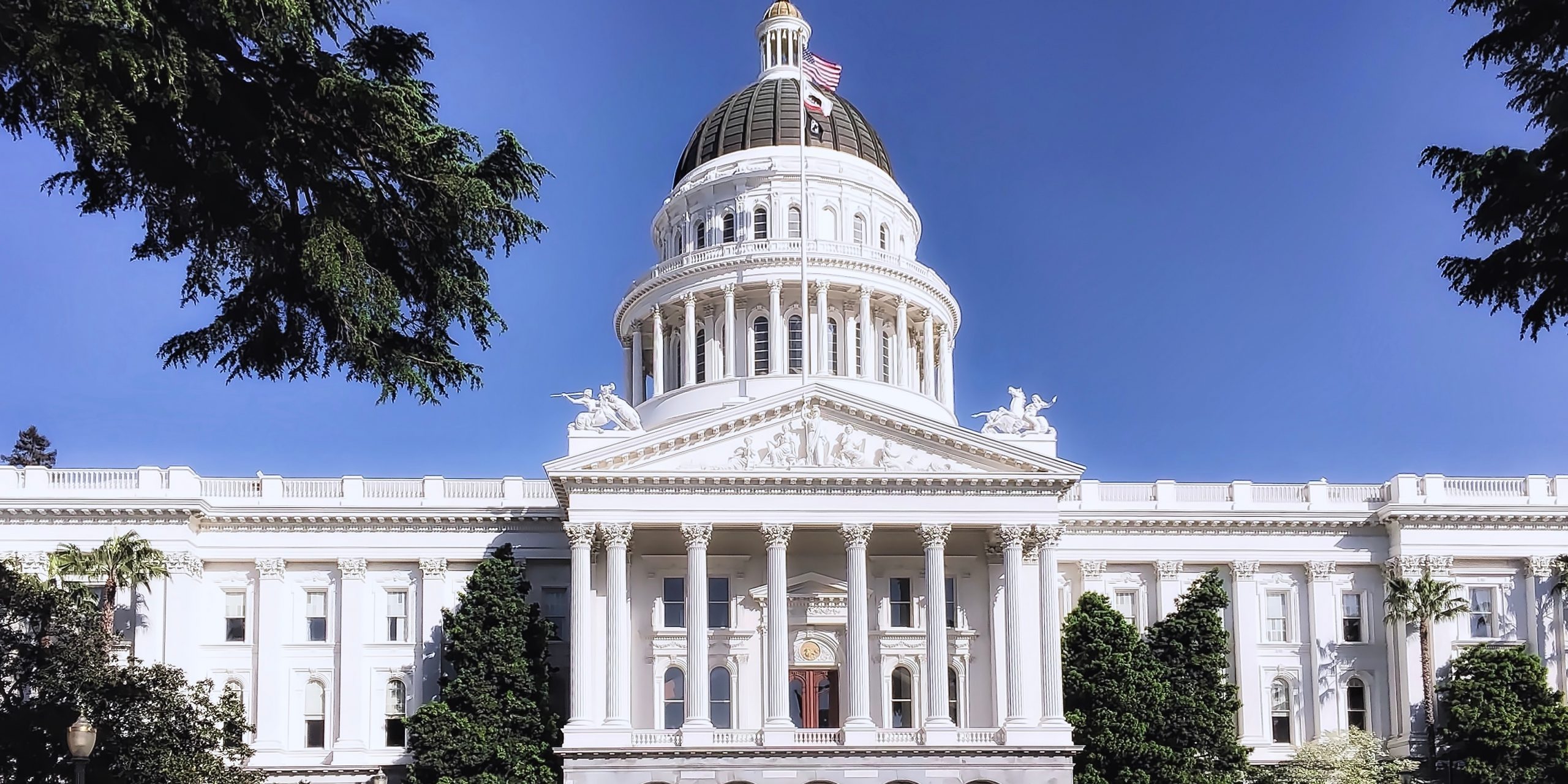 the-california-state-capitol-building-in-sacrament-K5HAWHM